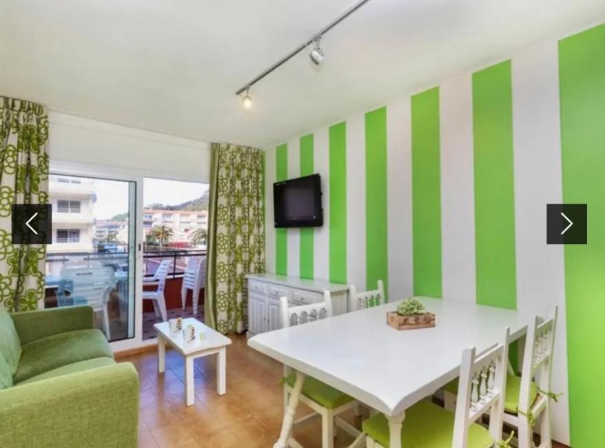 Apartamento Familiar Torroella De Montgri Bagian luar foto