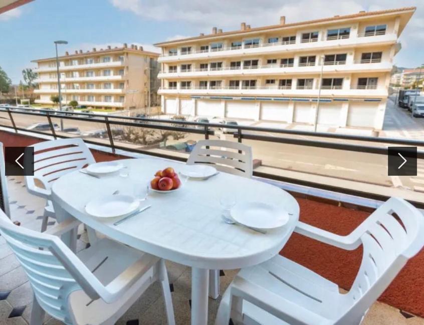 Apartamento Familiar Torroella De Montgri Bagian luar foto